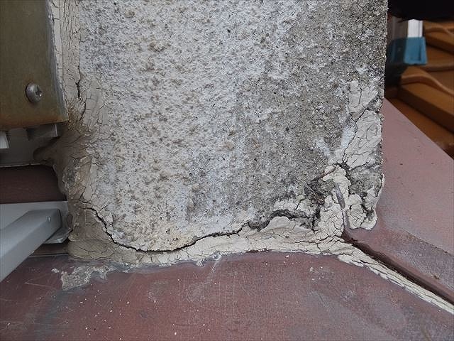 クラックを近くで確認